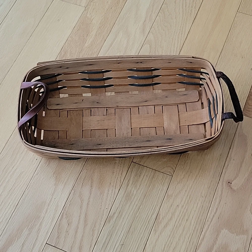 Longaberger Handwoven Bread Gathering Basket With Leather Handles